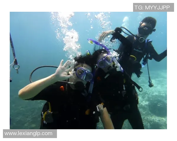 时尚与功能兼备的潜水泳装：探索深海的舒适与自由