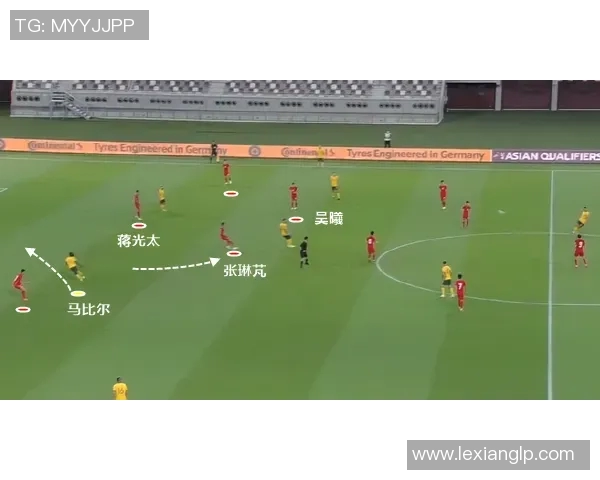 以中场控制为核心解析足球战术演变与现代比赛中的关键作用