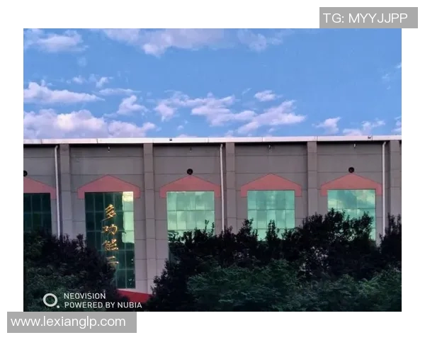 乌拉圭足球明星帅气风采展现球场上的魅力与实力并存